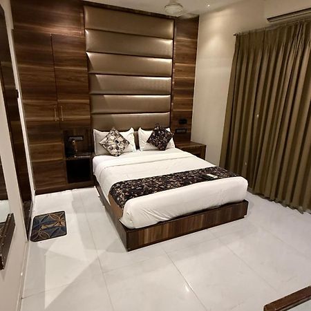 M E R I T O N Hotel T-2 Bombay Extérieur photo