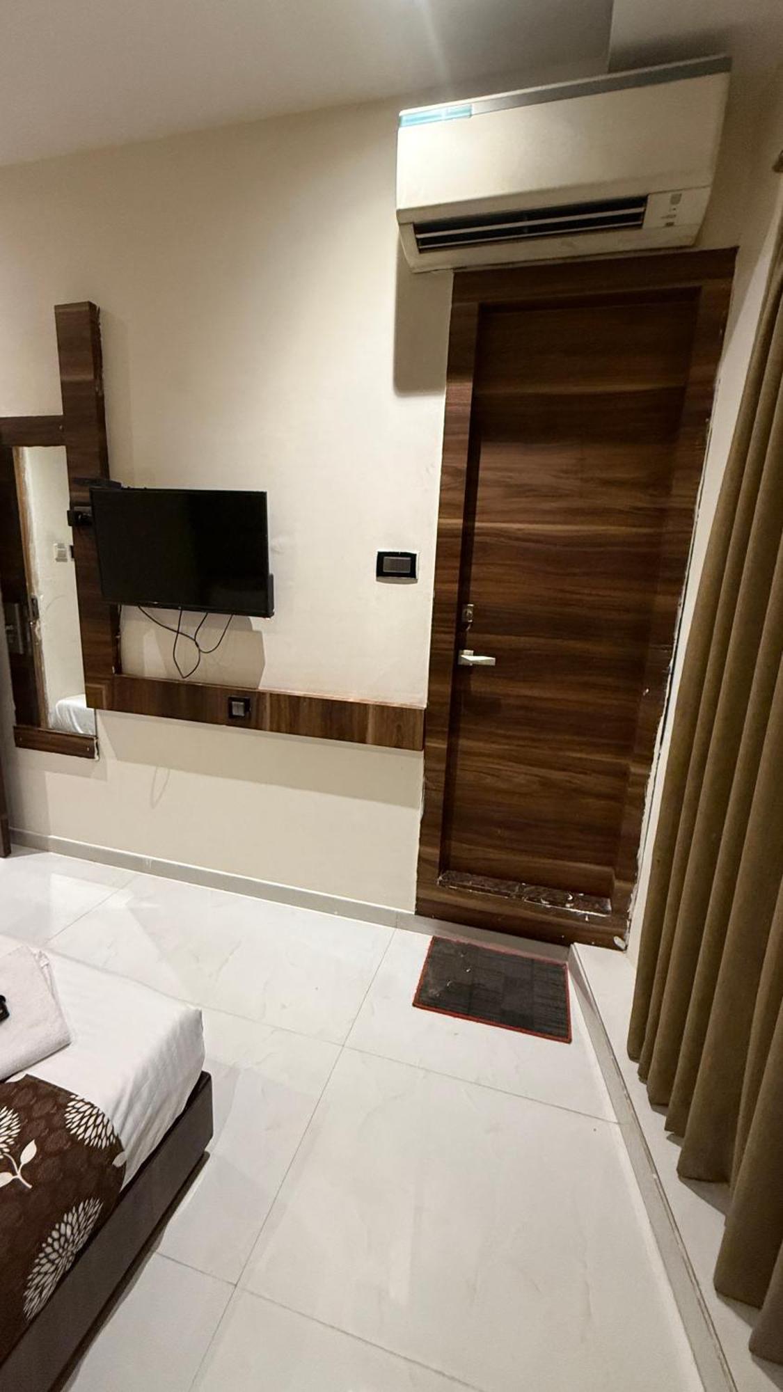 M E R I T O N Hotel T-2 Bombay Extérieur photo