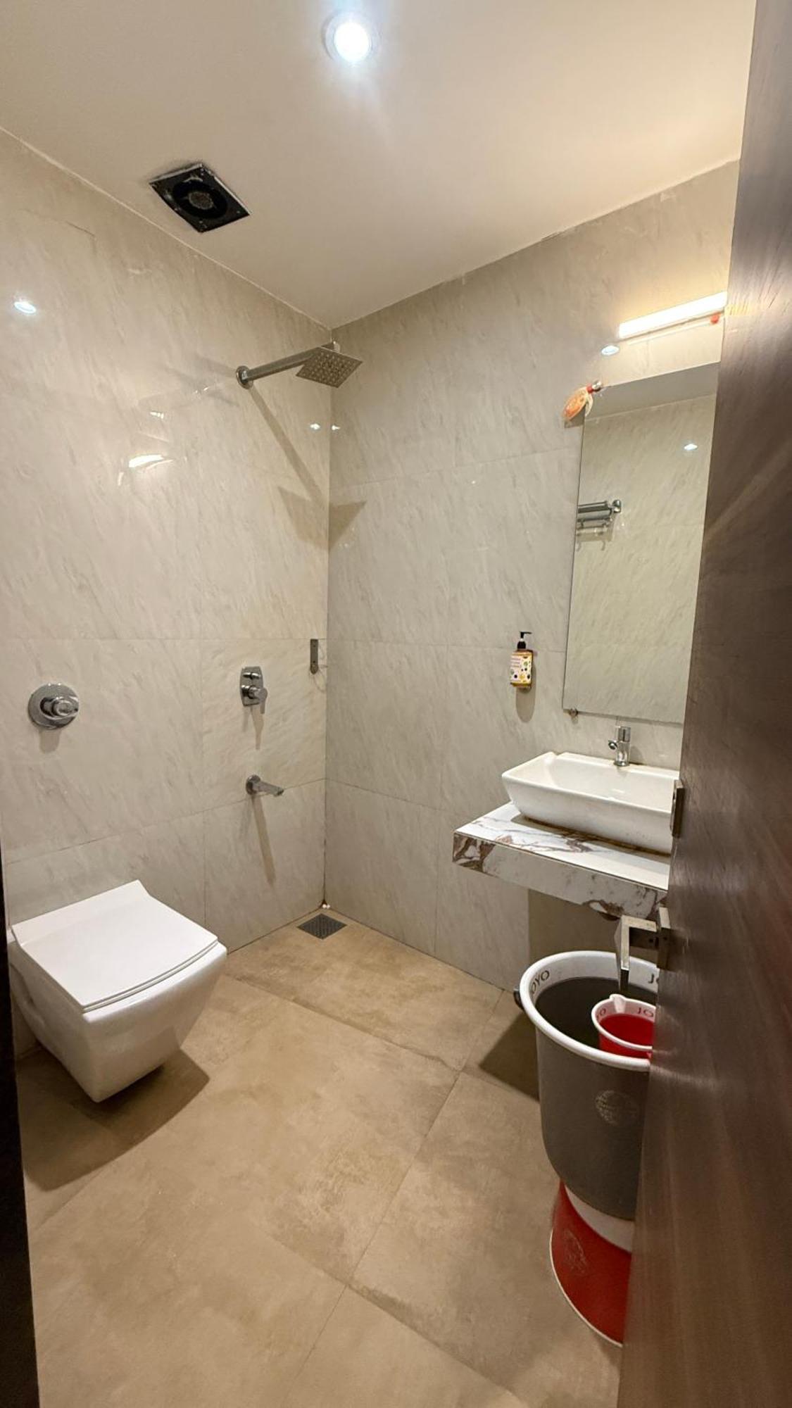 M E R I T O N Hotel T-2 Bombay Extérieur photo