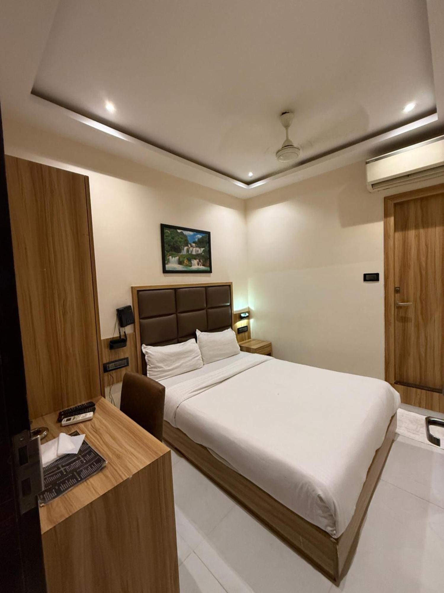 M E R I T O N Hotel T-2 Bombay Extérieur photo