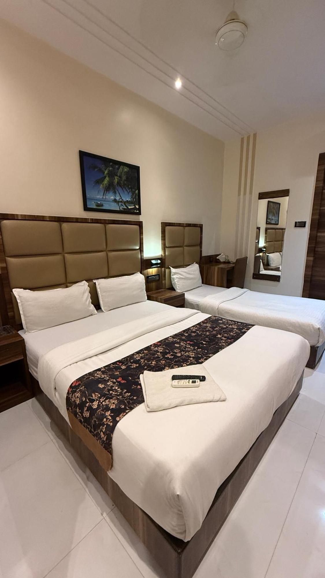 M E R I T O N Hotel T-2 Bombay Extérieur photo