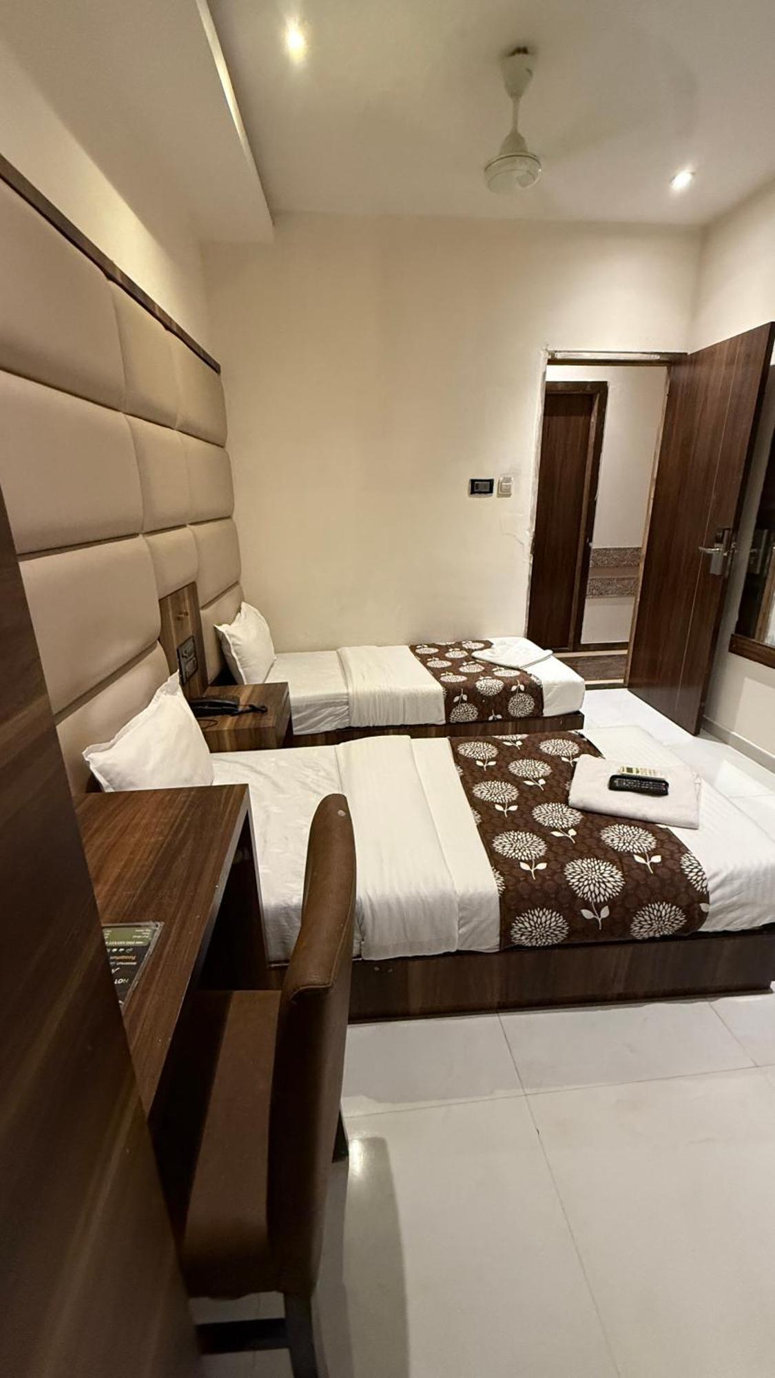 M E R I T O N Hotel T-2 Bombay Extérieur photo